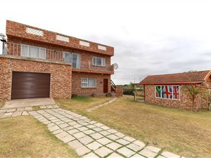 5 Bed House in Riversbend