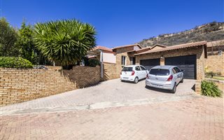 2 Bedroom Simplex in Mondeor