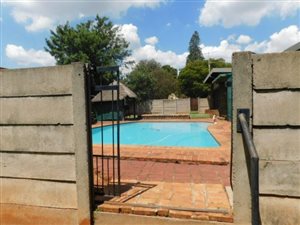 3 Bedroom House in Clayville East
