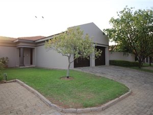 2 Bed Townhouse in Silver Lakes Golf Estate