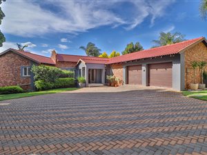 4 Bed House in Zwartkop