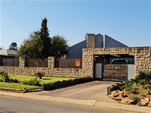 7 Bed House in Riamarpark