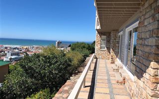 2 Bedroom Apartment in Kalk Bay