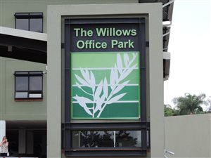 100 m² Commercial space in Die Wilgers