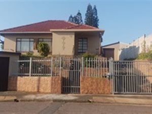 4 Bedroom House in Woodlands