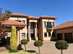 4 Bed House in Tuscany Ridge