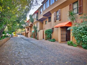 3 Bed Apartment in Parktown
