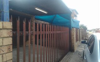 2 Bedroom House in Hlalanikahle