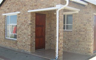 2 Bedroom House in Mandela View
