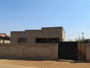 2 Bed House in Lakeside