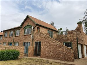3 Bed Apartment in Rietvalleirand