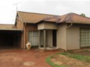 4 Bed House in Heuweloord