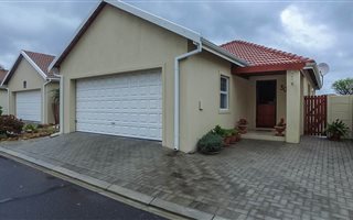 2 Bedroom House in Strand Central