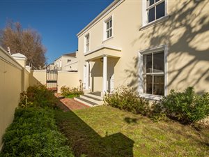 3 Bed Townhouse in Kenilworth Upper