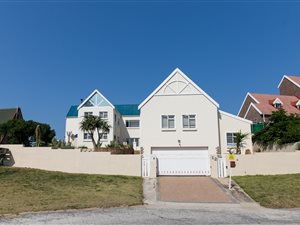 3 Bed House in Kini Bay