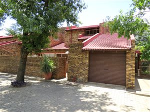3 Bedroom Townhouse in Vanderbijlpark SW1