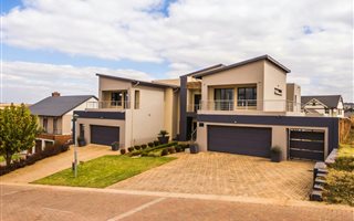 6 Bedroom House in Rietvlei Ridge Country Estate