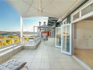 2 Bed Apartment in Thesen Islands