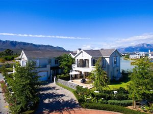 4 Bed House in Val de Vie