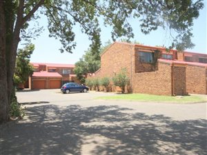 3 Bed Townhouse in Vanderbijlpark CE3