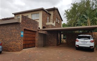 4 Bedroom Duplex in Kensington