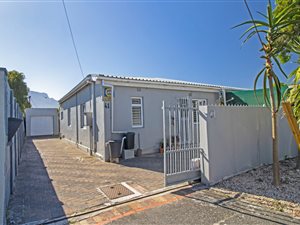 2 Bed House in Lansdowne