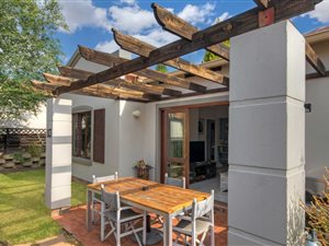 2 Bed Townhouse in Paulshof