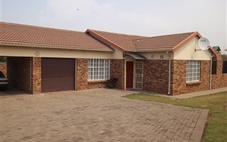 3 Bedroom Townhouse in Schuinshoogte