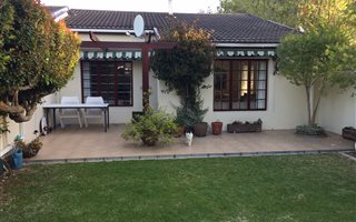 2 Bedroom Townhouse in Constantia