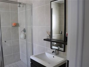 3 Bed Apartment in Petervale