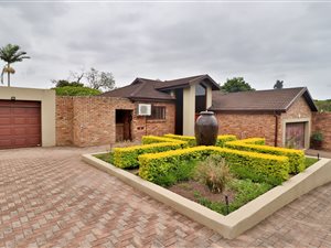 6 Bed House in Meerensee