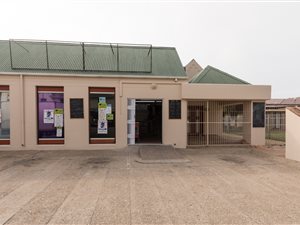 400 m² Retail Space in Great Brak River