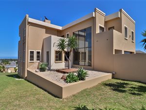 5 Bed House in Lovemore Heights