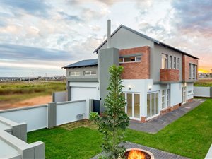 5 Bed House in Midstream Meadows