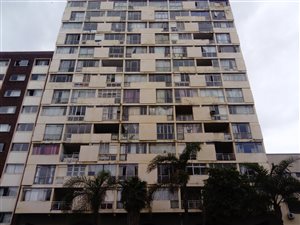 3 Bed Apartment in Albert Park