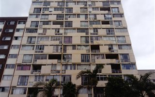 3 Bedroom Apartment in Albert Park