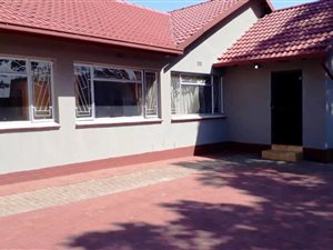 3 Bed House in General Alberts Park