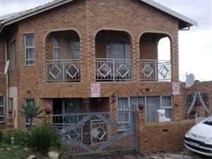 6 Bed House in Brookdale