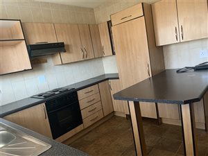 2 Bed Townhouse in Vanderbijlpark SE4