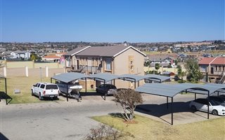 2 Bedroom Flat in Laser Park