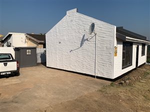 3 Bed House in Newlands West