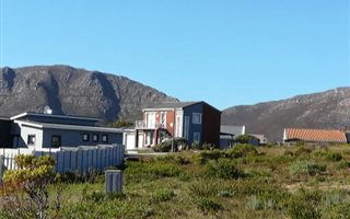 511 m² Land available in Perlemoenbaai