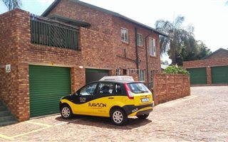 2 Bedroom Townhouse in Rooihuiskraal North