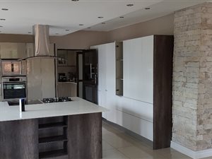 6 Bed House in Irene Glen Estate