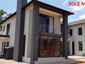 6 Bed House in Irene Glen Estate