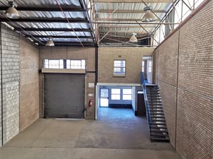 295 m² Industrial space in Village Main