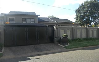 4 Bedroom House in Dewetshof