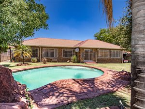 3 Bed House in Rhodesfield