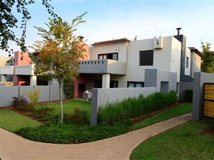 2 Bed Townhouse in Lombardy Estate