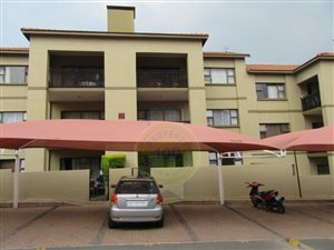 2 Bed Apartment in Pineslopes